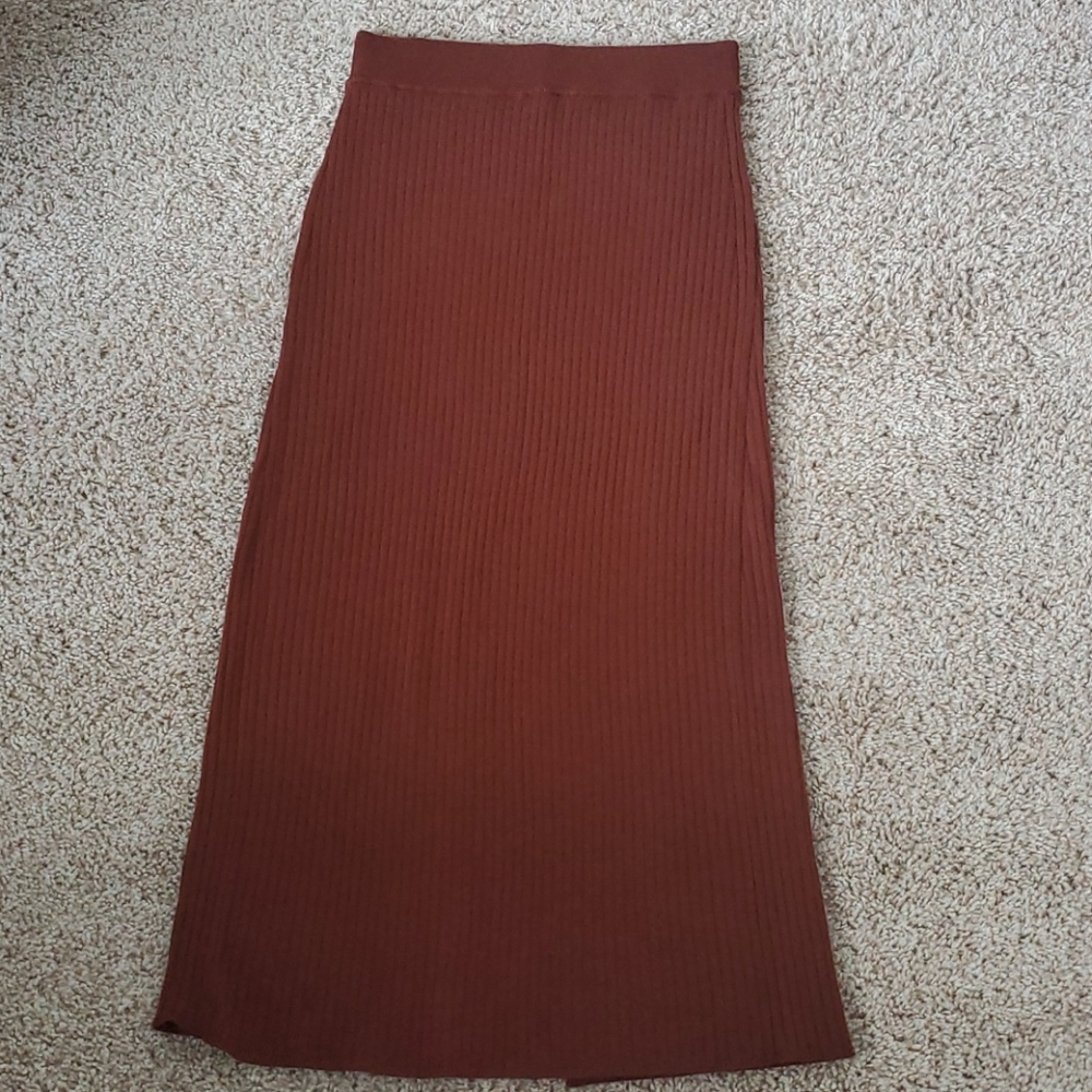  Uniqlo merino-blend ribbed midi skirt